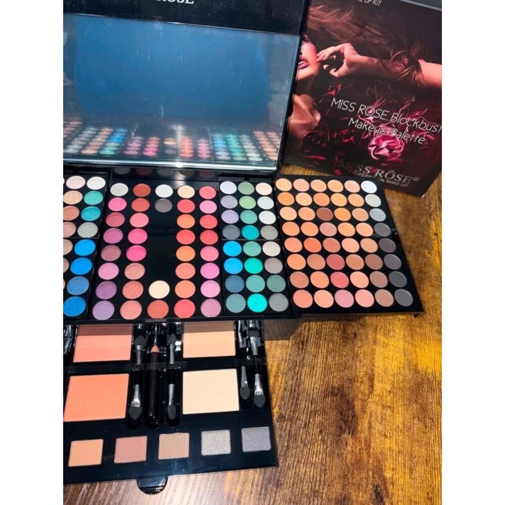 Makeup kit. - Picture 5 of 8
